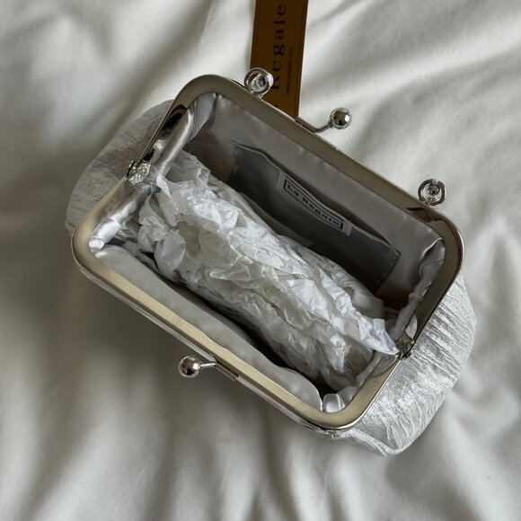 La Regale White Pearl Clutch - Picture 3 of 3